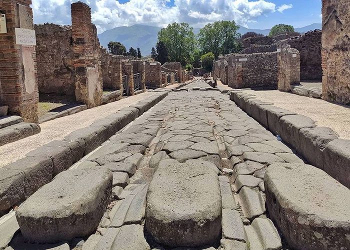 Pompeii and Wine Tasting Tour from Naples – photo 1